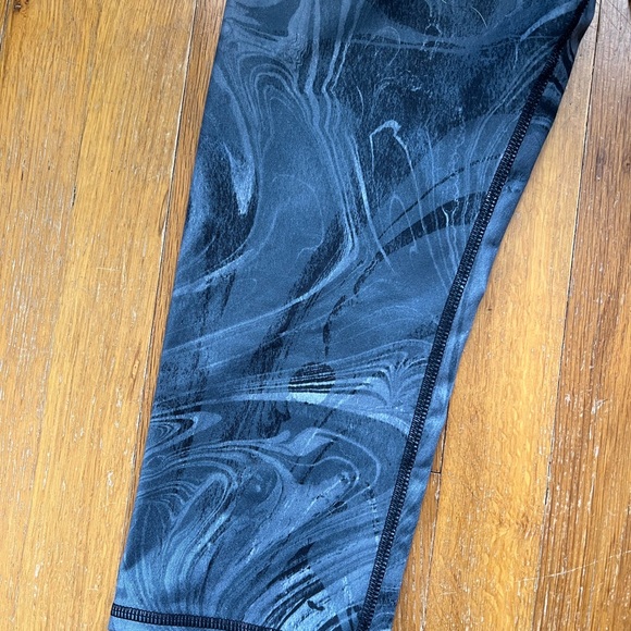 Alo legging capris - Picture 2 of 5